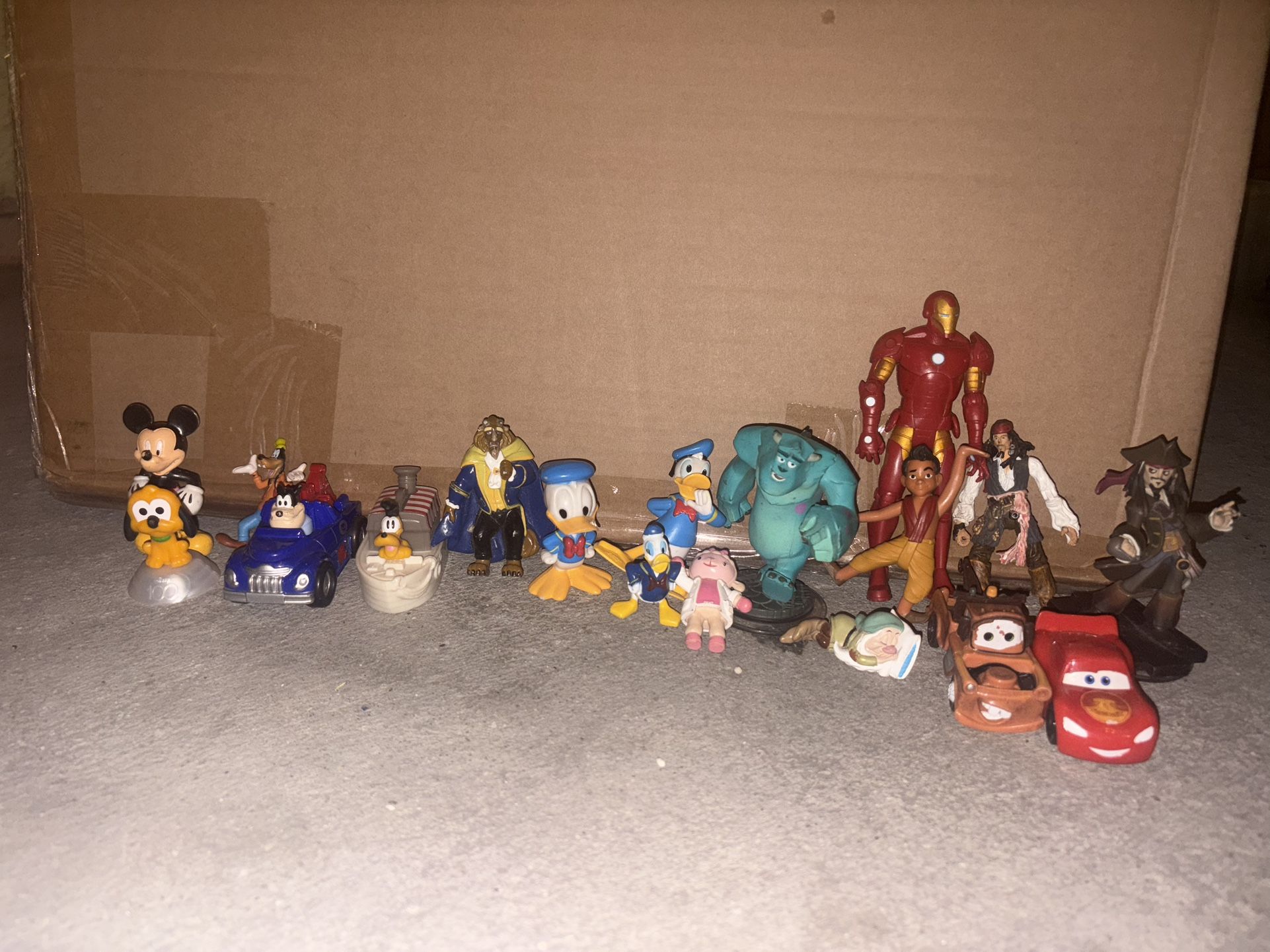Random Disney Character Bundle 