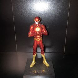 The Flash Statue New 52