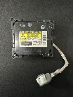 Lexus ES LS RX Xenon HID Headlight Ballast Module Control Unit With Bulb Igniter Socket 