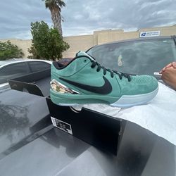 Kobe 4 “Girl Dads”