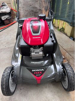 FEW TIMES USED ALMOST NEW SELF PROPELLED LAWNMOWER HONDA HRX-217 /200cc TWIN BLADE / BLADE CONTROL SYSTEM . XENOY DECK NEVER GER RUST, DENT or CORRODE