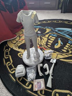 The Last Of Us Ellie Statue Kit