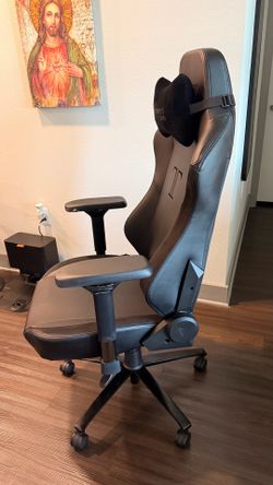 SECRET LAB  Titan Gaming Chair