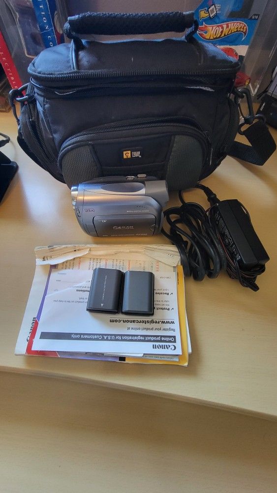 Canon ZR500 MiniDV Camcorder W/ AC Adapter, Battery, & Tape - Tested