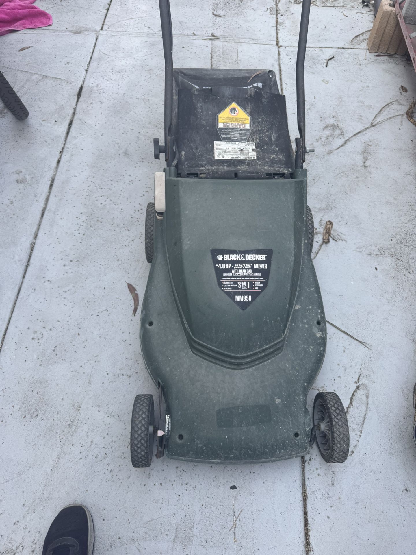 Working Electric Lawn Mower Black And Decker