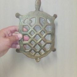 VINTAGE BRASS TRIVET FOR HOT PANS