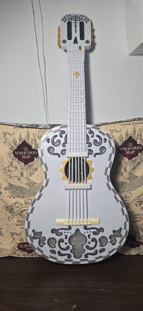 MIGUEL'S GUITAR Coco Disney Pixar