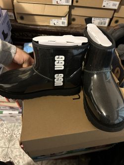 Uggs Black Classic Clear Size 7,9