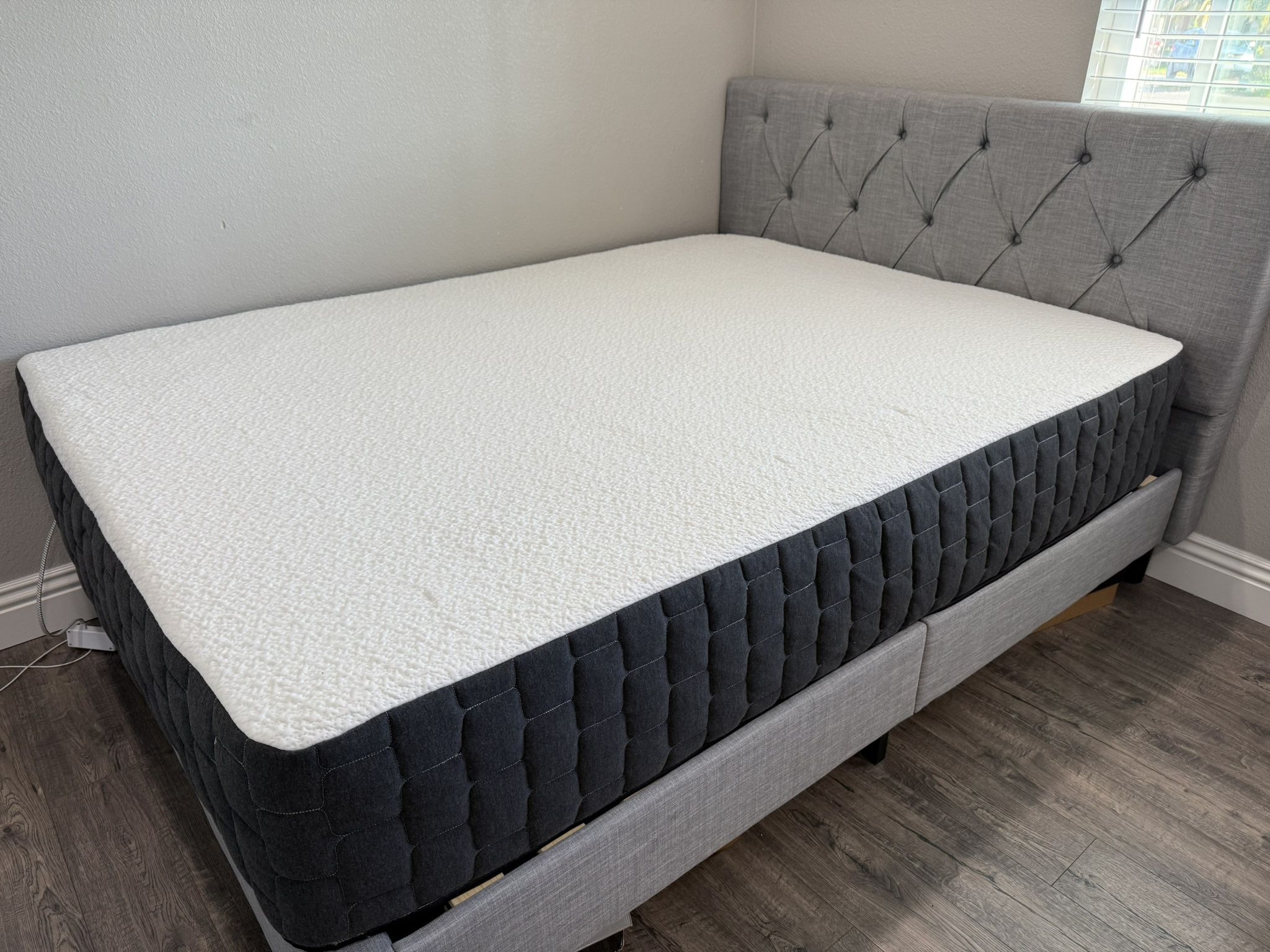 Queen Mattress! Queen Size! Queen Simply Modern!