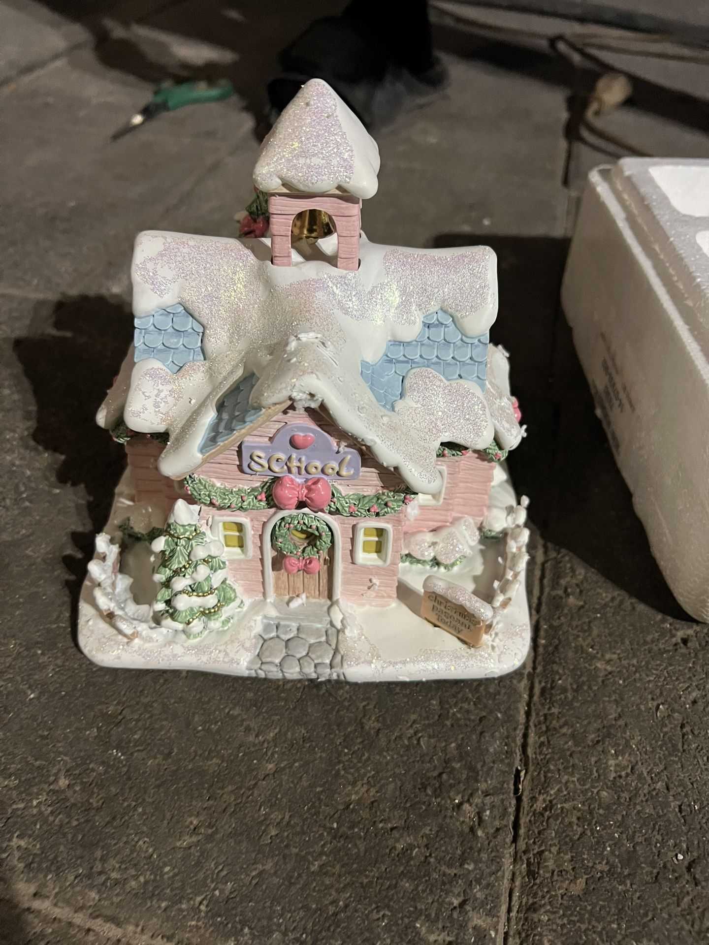 Precious Moments Hawthorne Village Merry Christmas