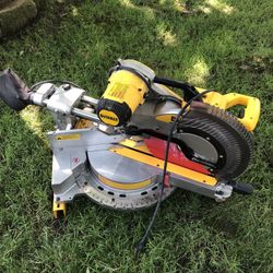 12” Double Bevel Miter Saw DEWALT
