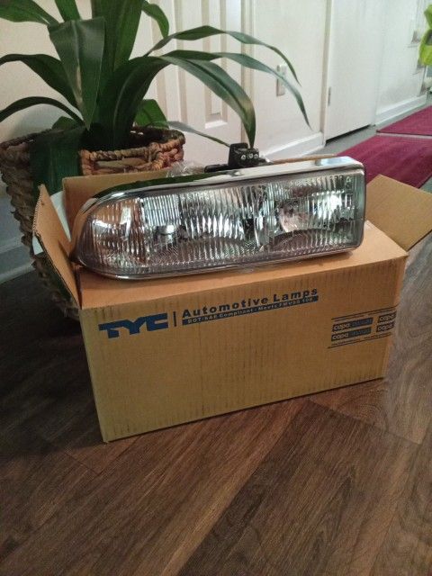 Chevy Trailblazer PASSENGER HEADLIGHT ASSEMBLY 