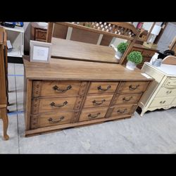 Dresser With Mirror 