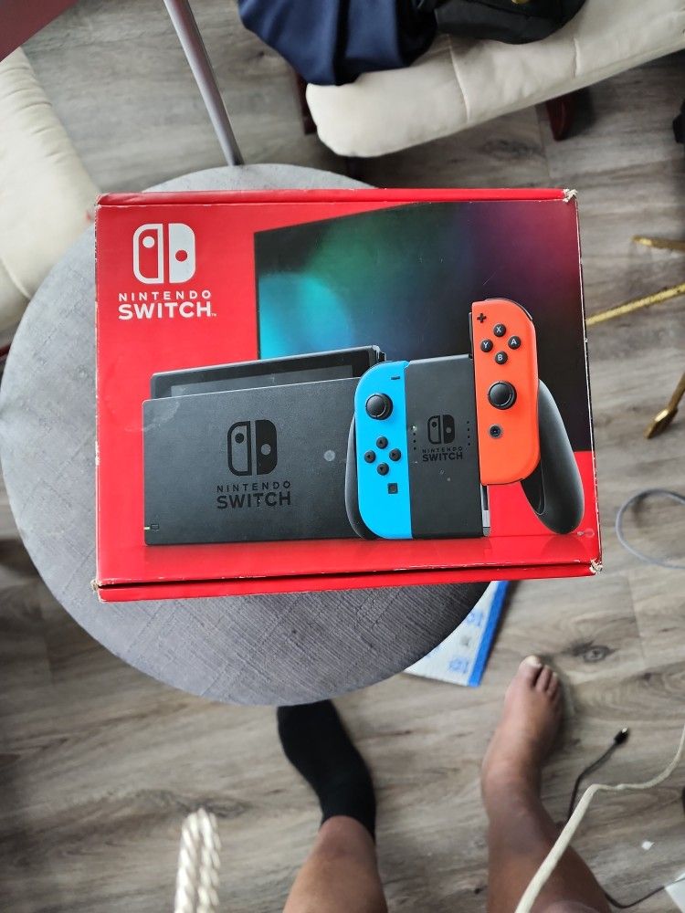 BRAND NEW NINTENDO SWITCH (HAC-001)