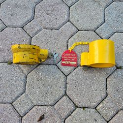 5th Wheel Lock, Yellow, Heavy Duty Steel King Pin Lock
Anti-Theft Warning Tag, For 5th Wheel/Semi Trailers/RVs/Containers