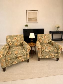 Pair of Ethan Allen Chairs-Delivery Available🚚