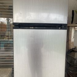 Insignia Mini Fridge 