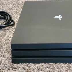 PlayStation Pro 4 - 1 TB - 2 Controllers
