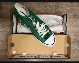 Green converse Unisex size men’s 9.5 woman’s 11.5