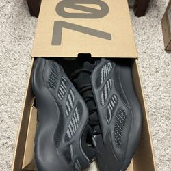Yeezy 700v3 Dark Glow Sz 9.5 Mens