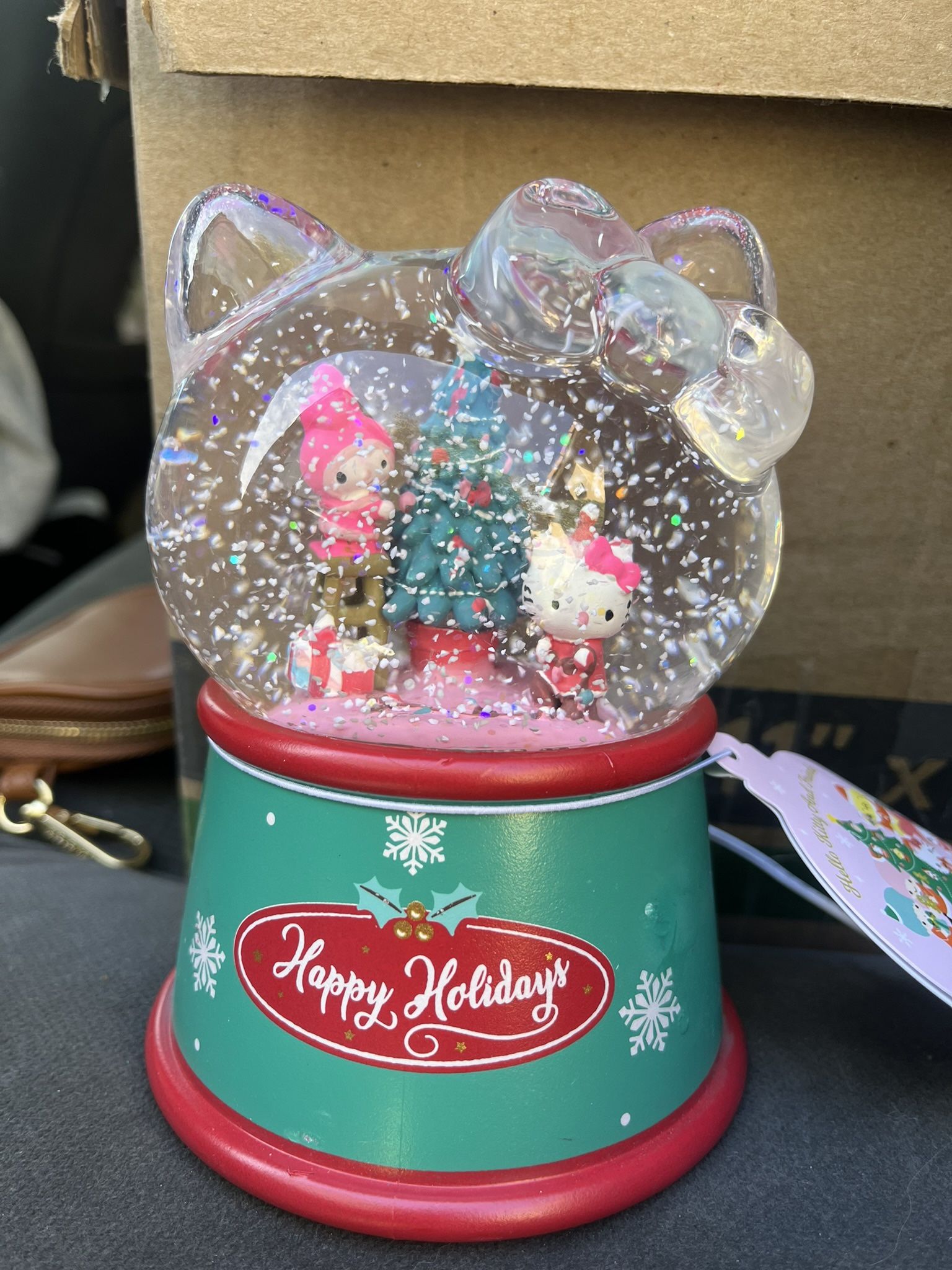 Hello Kitty Xmas SnowGlobe
