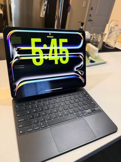 iPad Pro 13 ‘  M4 256 GB Wi Fi + Magic Keyboard