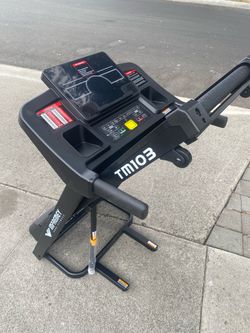 Brand new heavy duty, automatic incline, Treadmill worth $600