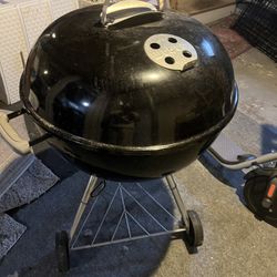 Weber Charcoal Grill – Classic Kettle Style