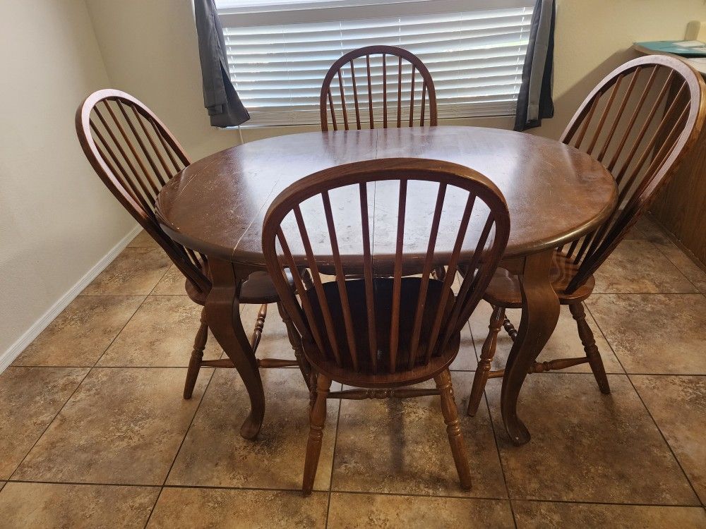 Kitchen Table/ w Chairs