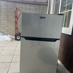 Mini Fridge/Freezer 