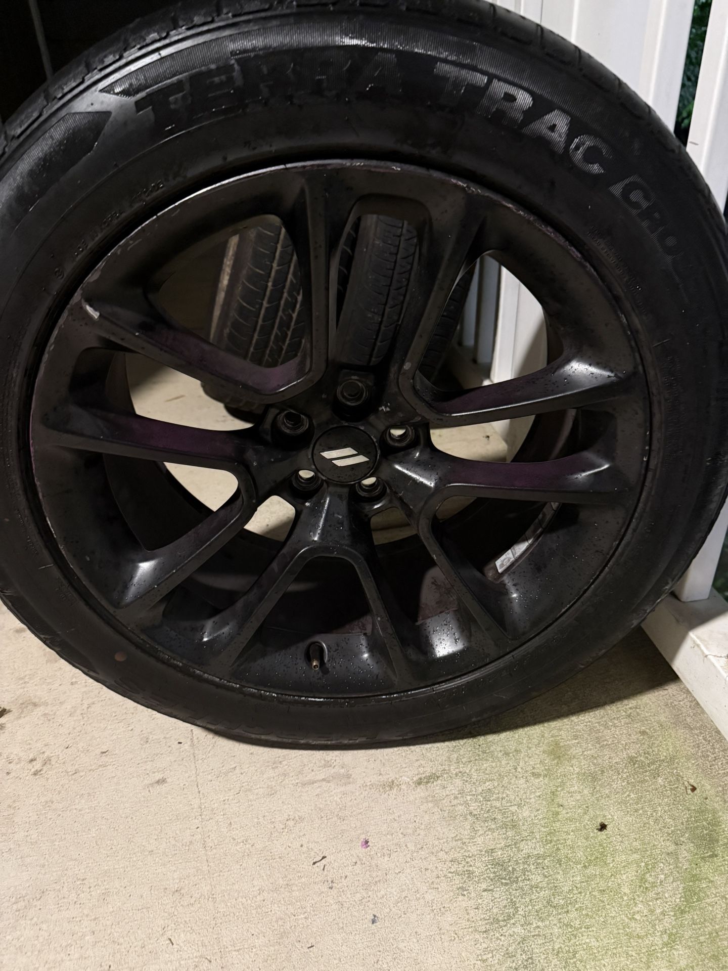265/50r Tire With Molar Rim 20x9