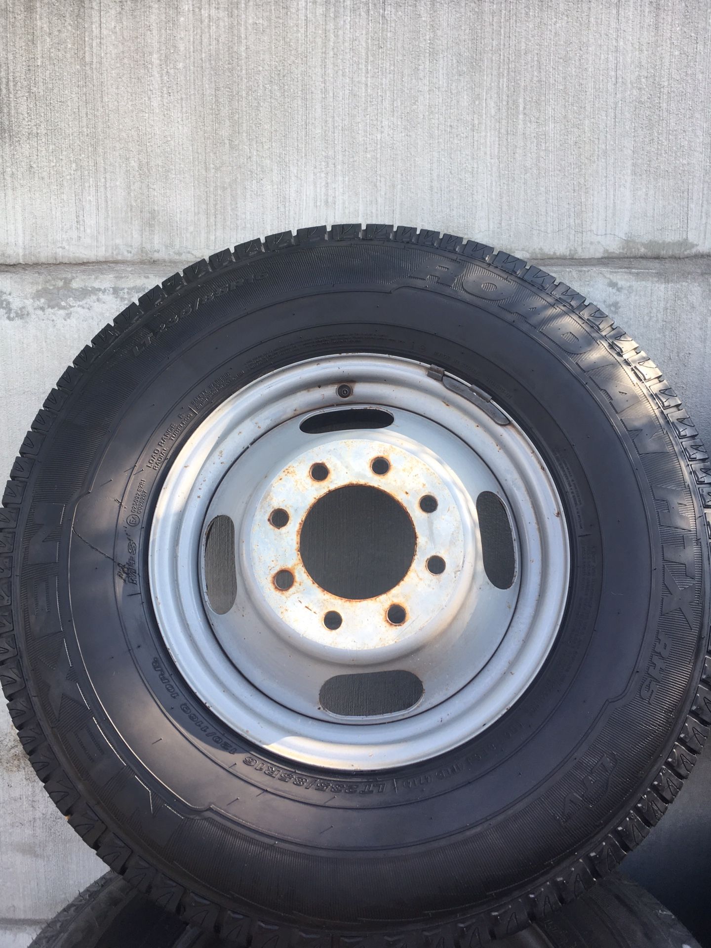 Chevy GMC Dually wheels 8 lug with tires (6) LT 235/85 R 16 3500 HD Silverado Sierra