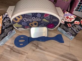 Easy bake oven with two cookie mixes