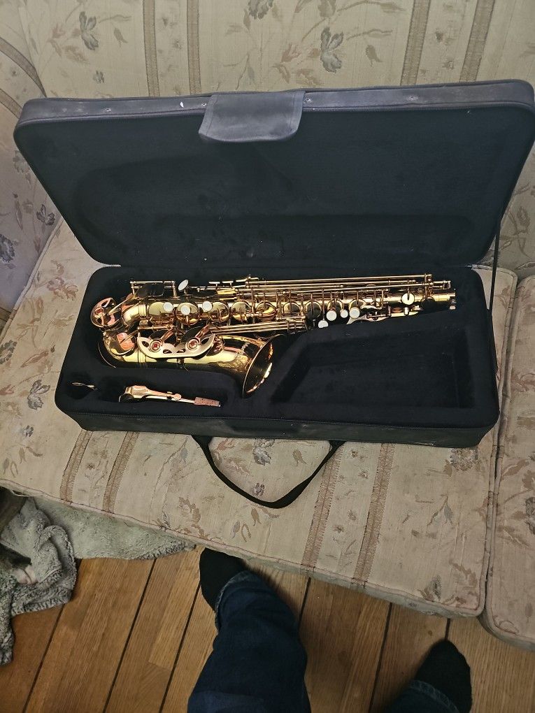 Mendini Saxophone