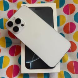 iPhone 16 Pro Max 256 gb Only Cricket And Att New 10/10 