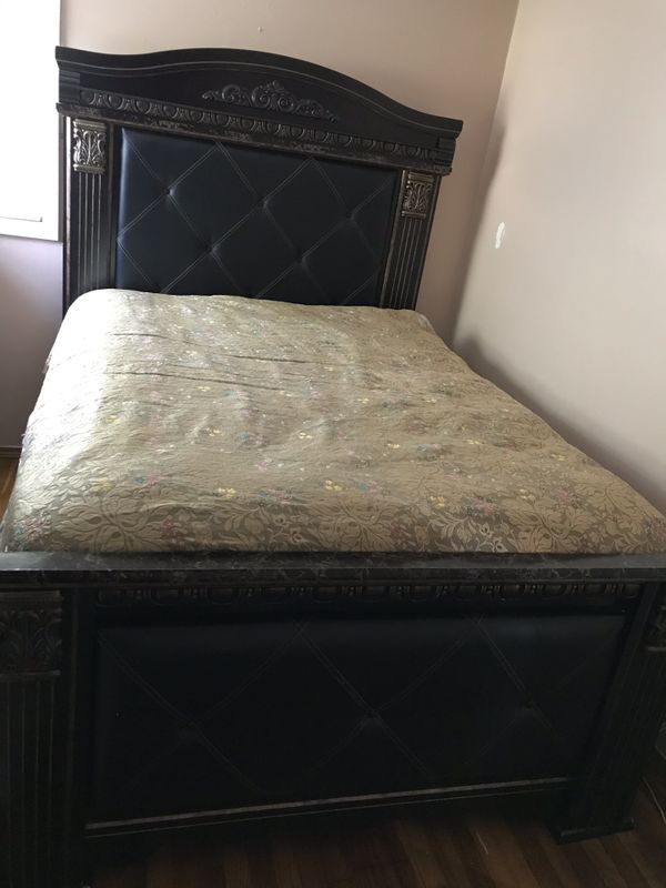 Queen bedroom set for Sale in Kenosha, WI - OfferUp