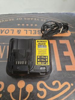 DeWalt DCB107 12V/20V Max Battery Charger