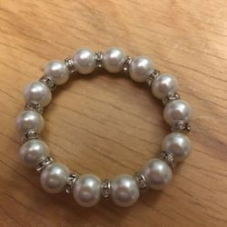 Faux Pearl Stretch bracelet