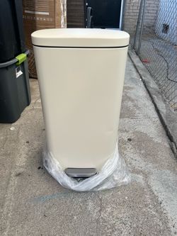 Trash can