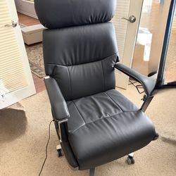 $350 OBO - KINNLS CARLO ERGONOMIC POWER RECLINER CHAIR