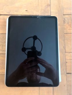 iPad Pro 11 Inch 2022 model With Apple Keyboard
