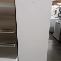 Hisense 13.6 cu. ft. Garage Ready Frost Free Convertible Upright Freezer
