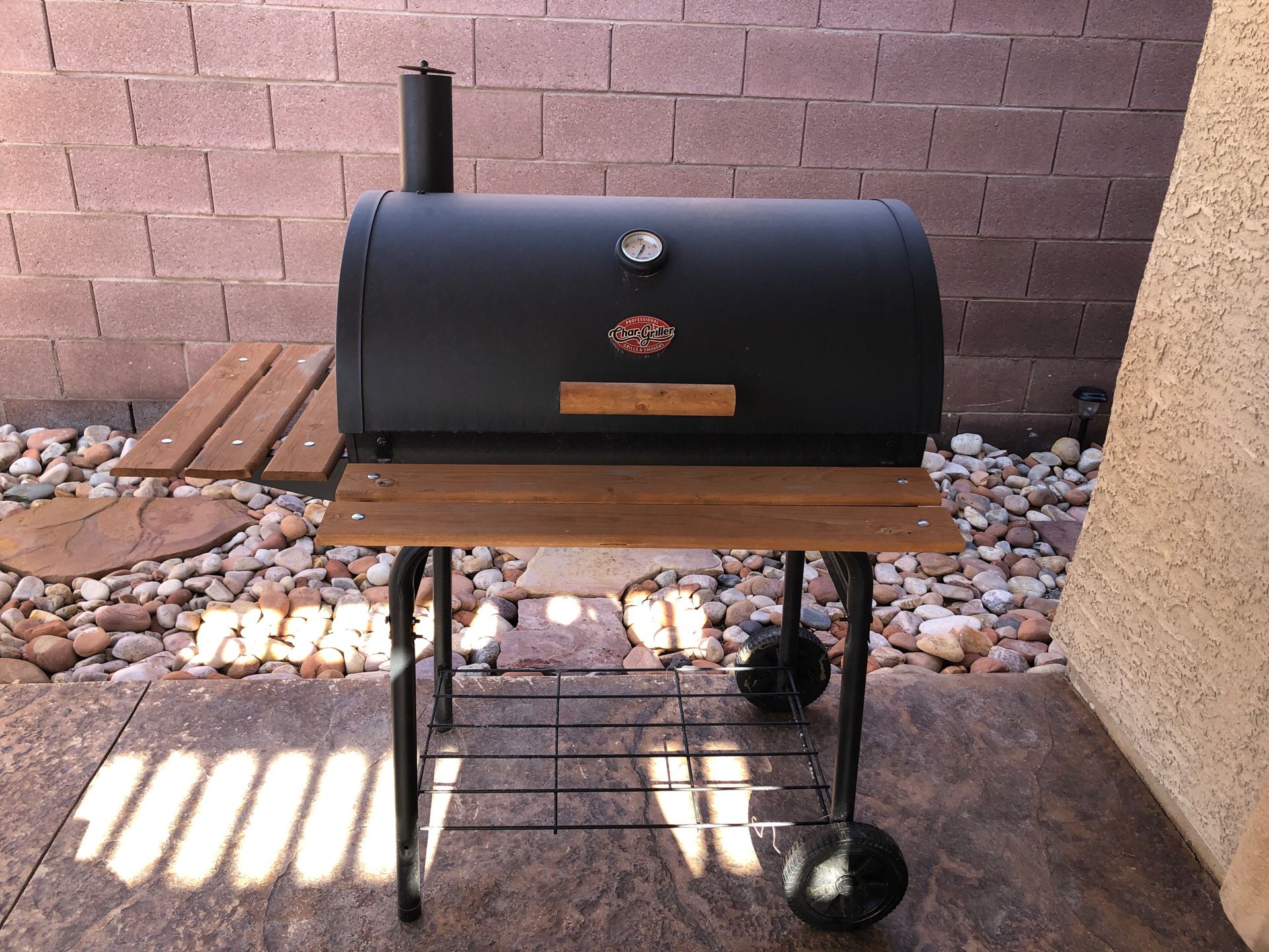 BBQ Grill “Charcoal “ in great condition used just a few times NO DELIVERY