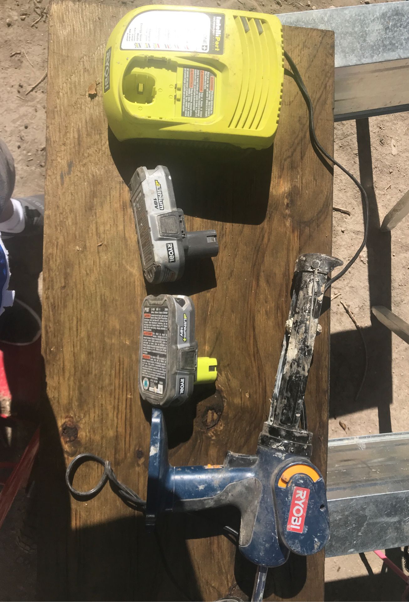 Caulking gun