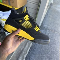 Jordan 4 Yellow thunder