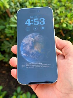 iPhone 14 Pro 128 GB, Amazing  Condition Like New !! UNLOCKED use any carrier.  Hablo Espanol.