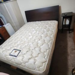 Queen Size Bed With Mattress 