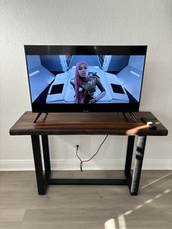 Flat Screen Sansui TV & Wooden tv Stand 