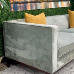 Used Jade Emerald Velvet Couch  (Free Delivery 🚚 )