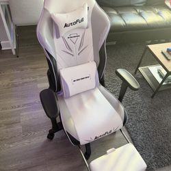 AutoFull Gaming Chair with Footrest